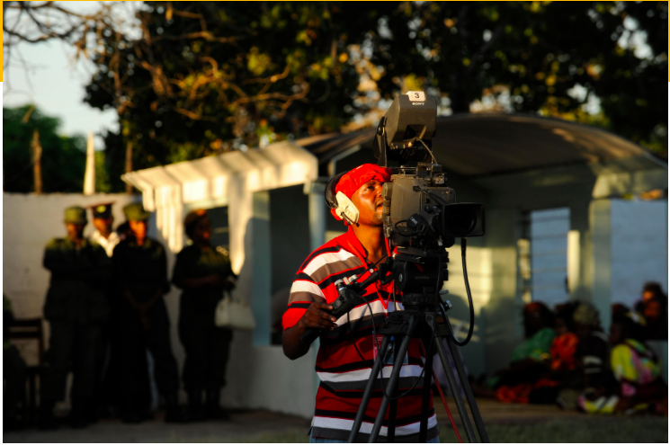 acpeuculture's tweet photo. CLAP ACP🎬!
Le #FONSIC vient de présenter 7 projets de 🎞️ films qu'il soutient notamment avec l'aide du "bonus ACP".
La Ministre ivoirienne de la #culture salue le partenariat ACP-#UE à l'audiovisuel et au cinéma #ACP.
📼 Radio Télévision Ivoirienne: https://t.co/vNM8JC1HpD https://t.co/CiOSiRO9Xa