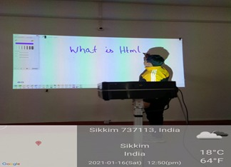 NITIAayog's tweet photo. With features like Smart Wall solution &amp; Classroom Capture, there is an increased interest for various subjects among the children for Virtual Classroom sessions.

This has enabled to ensure greater learning in the classes &amp; is helping to improve the learning outcomes. 🧵 https://t.co/6O9wVPZe8z