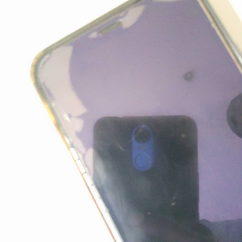 TrendRoomUG's tweet photo. Hi @JumiaUG please give me a brand new iPhone 11. #UpgradeMyTech 😭😭😭

This one is tired &amp; it’s like my hoe to the garden of Social Media Influencing. That’s how I feed my family. 

Bambi mbegayilidde. https://t.co/DylYDntTRQ