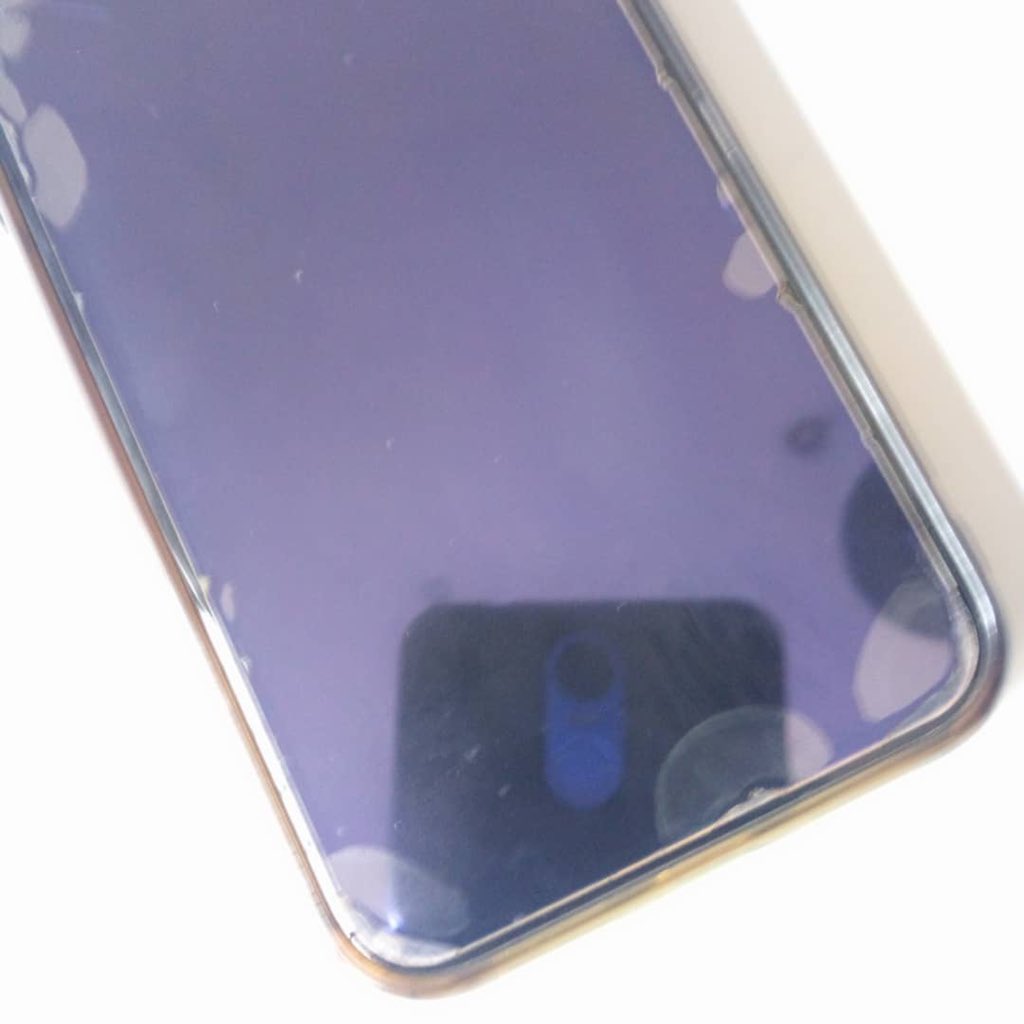 TrendRoomUG's tweet photo. Hi @JumiaUG please give me a brand new iPhone 11. #UpgradeMyTech 😭😭😭

This one is tired &amp; it’s like my hoe to the garden of Social Media Influencing. That’s how I feed my family. 

Bambi mbegayilidde. https://t.co/DylYDntTRQ
