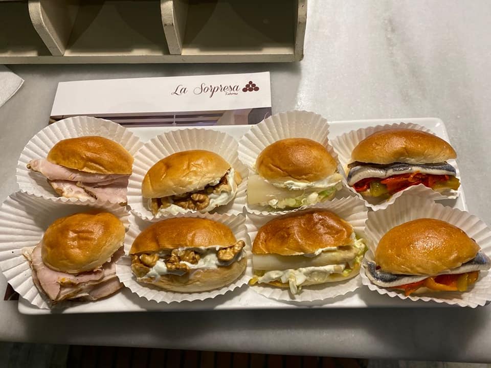 Aquí tenéis toda la información para hacer vuestro encargo de mediasnoches:
1️⃣ Elige tu caja.
2️⃣ Llama y haz el pedido
👉Horario:13h-16h
👉956 22 12 32 / 629 21 82 67
3️⃣ Recoge tus mediasnoches
👉C/Arbolí,4.Cádiz 
4️⃣ ¡A disfrutar! Etiquétanos en la foto con tu pedido.
Gracias 🤗