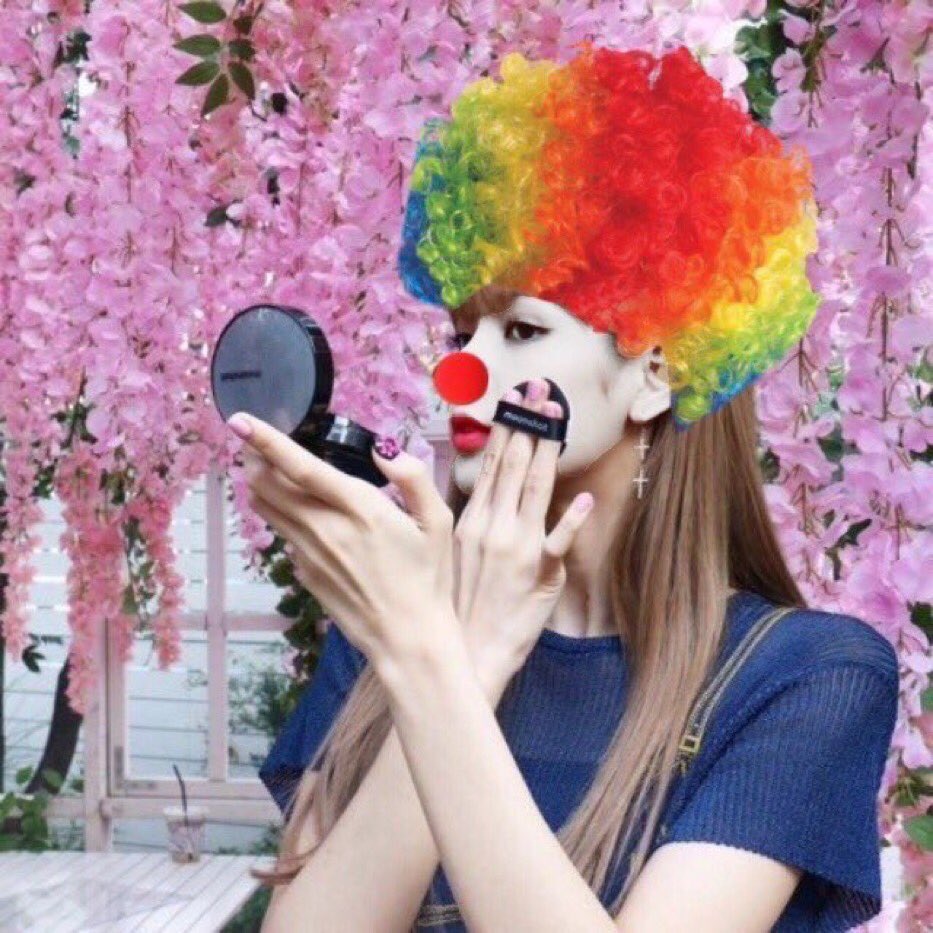 liliesbb's tweet photo. #WhereisLISA
#FindingLISA https://t.co/OJMO91cJ4Y