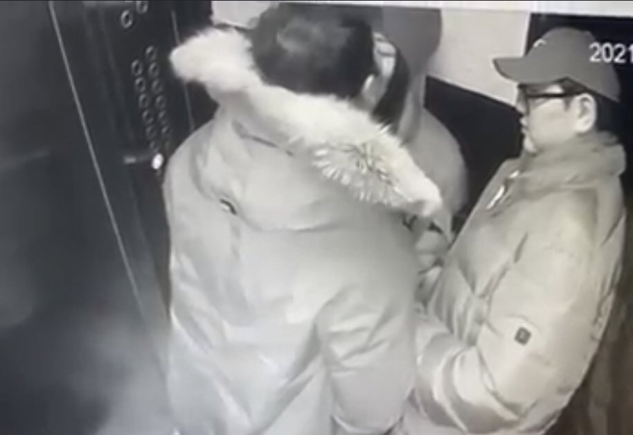 Нөгөө шүүгч нарын гэр бүлийн уулзалтын 2дох бичлэг задарчээ. Лифтент гэр бүлээрээ оцогноод явахын 😂.