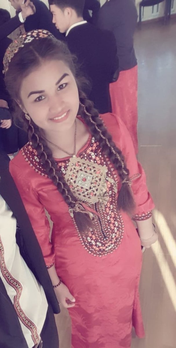 CanadianRosebud's tweet photo. Ejem maña şey diydi
Gyrmyzy köynek gey diydi
Bäsleşiklerde hökman
Baş bayragy al diydi https://t.co/gbA6JYLwkc
