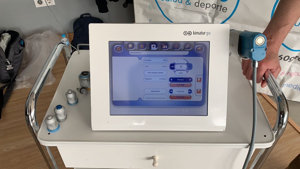 ayfisi's tweet photo. 𝐍𝐄𝗪 𝐒𝐓𝐔𝐅𝐅‼️Estrenamos nuevo material en AY360º de la mano de Kimatur GO®️👉🏼GENERADOR de ONDAS DE CHOQUE de alta energía 🔋⚡️#electroterapia #fisioterapia #fisioterapiafeportiva #saludydeporte #tratamiento #recuperacion #lesiones https://t.co/u8zYBBg8jK
