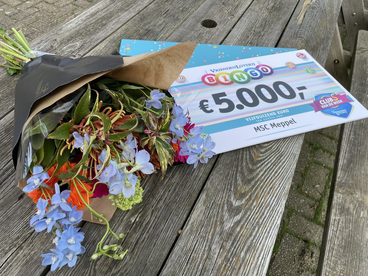 MSCMeppel's tweet photo. Geweldig! MSC door @VriendenLoterij verkozen tot Club van de Week en vertegenwoordiger van de VriendenLoterij komt de cheque van 5.000 euro en de bloemen persoonlijk in Meppel afleveren! Top! #vriendenloterij #bedankt #5000euro https://t.co/pmIje2ZsOM