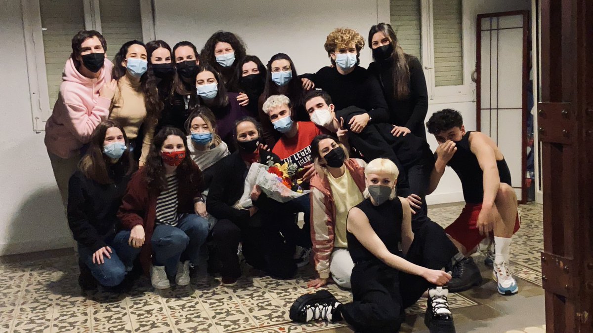 ReplikaTeatro's tweet photo. Ayer nuestros alumnos de Primero de Diplomatura mostraron su ejercicio de “Ventana / Dinero” dentro de la asignatura Prácticas escénicas I con Socorro Anadón.
¡Enhorabuena! ✨
#Academiadelactor #replikateatro https://t.co/cbNxpwsJx2