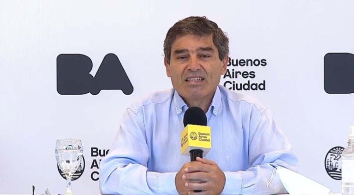 cyngarciaradio's tweet photo. 🔴ÚLTIMO MOMENTO🔴
El ministro de salud porteño @FernanQuirosBA reconoció hoy la tercerización de las vacunas recibidas en Obras Sociales y Medicina prepaga.
Dijo que era para garantizar el “equitativo acceso a las vacunas"
Utilizó el término Equidad sanitaria 

#CABA 
#Vacunas https://t.co/0UY7qG9Z9Z
