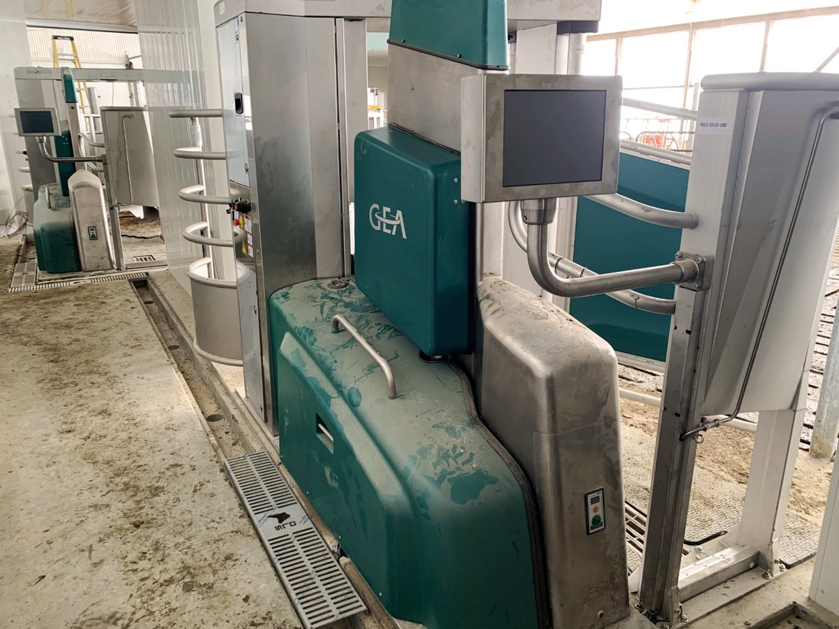 dairylanesystem's tweet photo. 3 GEA R9500 robots are in place for this retrofit install at Macksvilla Farms!
#DLSdairy #DLSrobotics #dairyfarmers #dairyfarming #dairycows #dairy #agriculture https://t.co/2fW9wldZO6