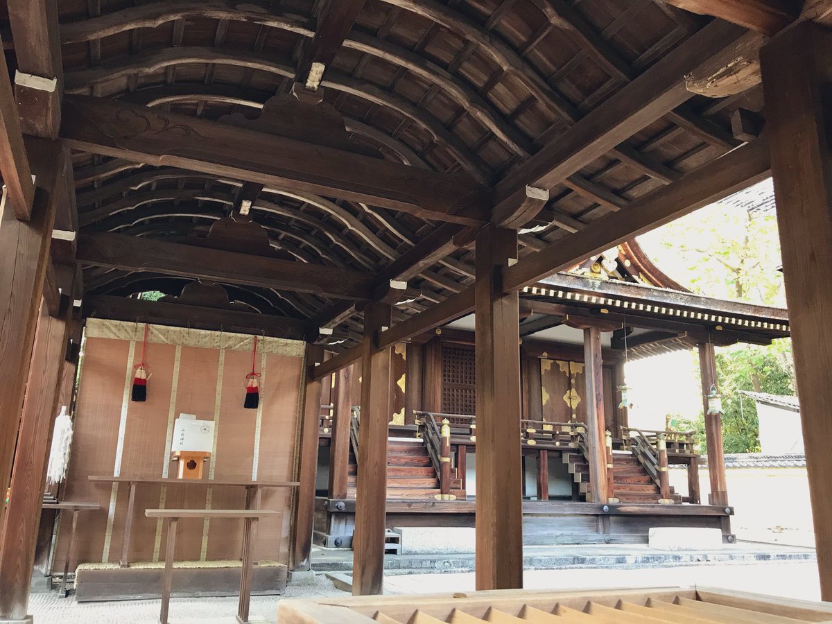 平野神社(京都市)
社格は官幣大社
二十二社の一つ
祭神は今木神(主祭神)・久度神・古開神・比売神
元々は桓武天皇生母の高野新笠の祖神を平城京に祀られた神祠であったとされる
祭神については諸説あり、
百済からの渡来神とする説、竈神とする説、源氏・平氏・高階氏・大江氏の祖神とする説がある 