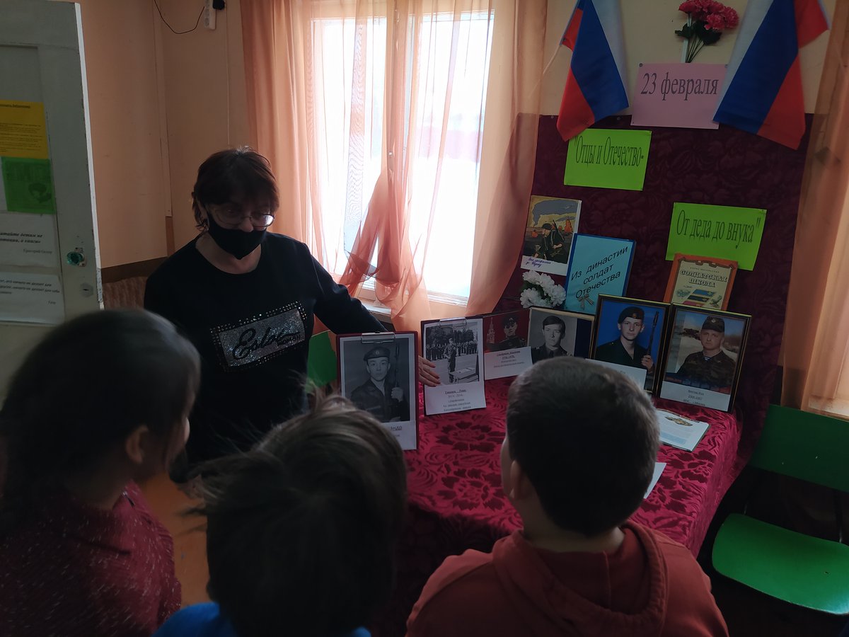 Боровковский СДК: Презентация фото-выставки "Отцы и Отечества- от Дедов до внуков"