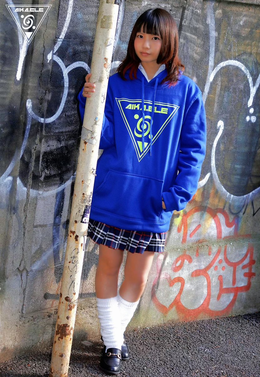 ララちゃん(@bx1_jk)は完全無欠の90年代子ギャルをイメージ🎀 原宿の