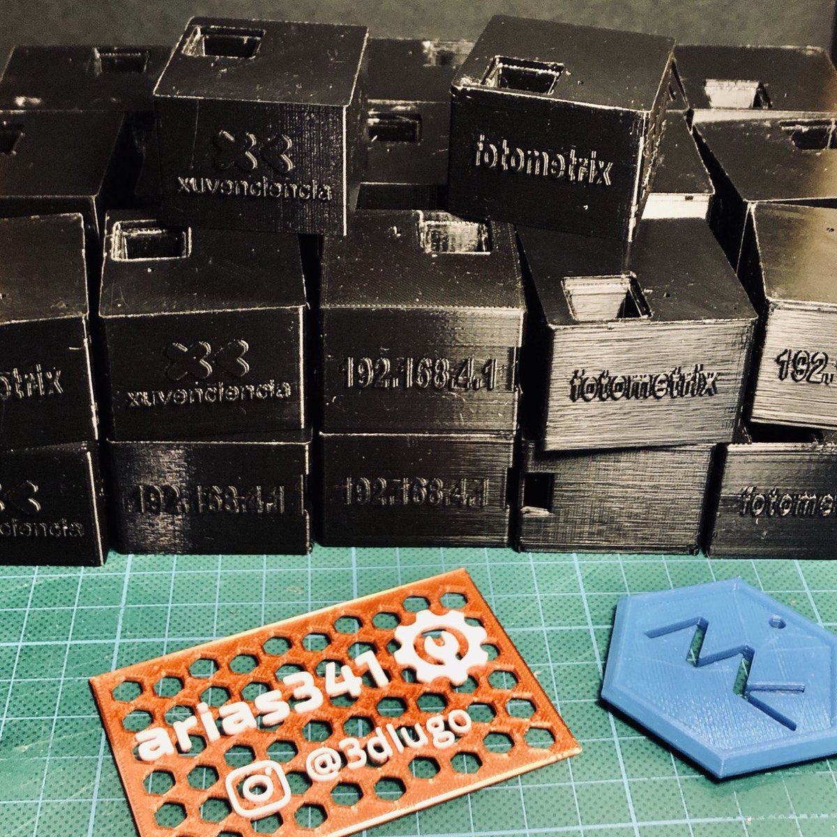 XuvenCiencia's tweet image. Lista a impresión 3D das caixas de #Fotometrix, o fotómetro de peto de XuvenCiencia, para o programa de #cafi_aulanova de @CAFIgalicia dirixido a profesorado de secundaria! Grazas @arias341 e @makerslugo!