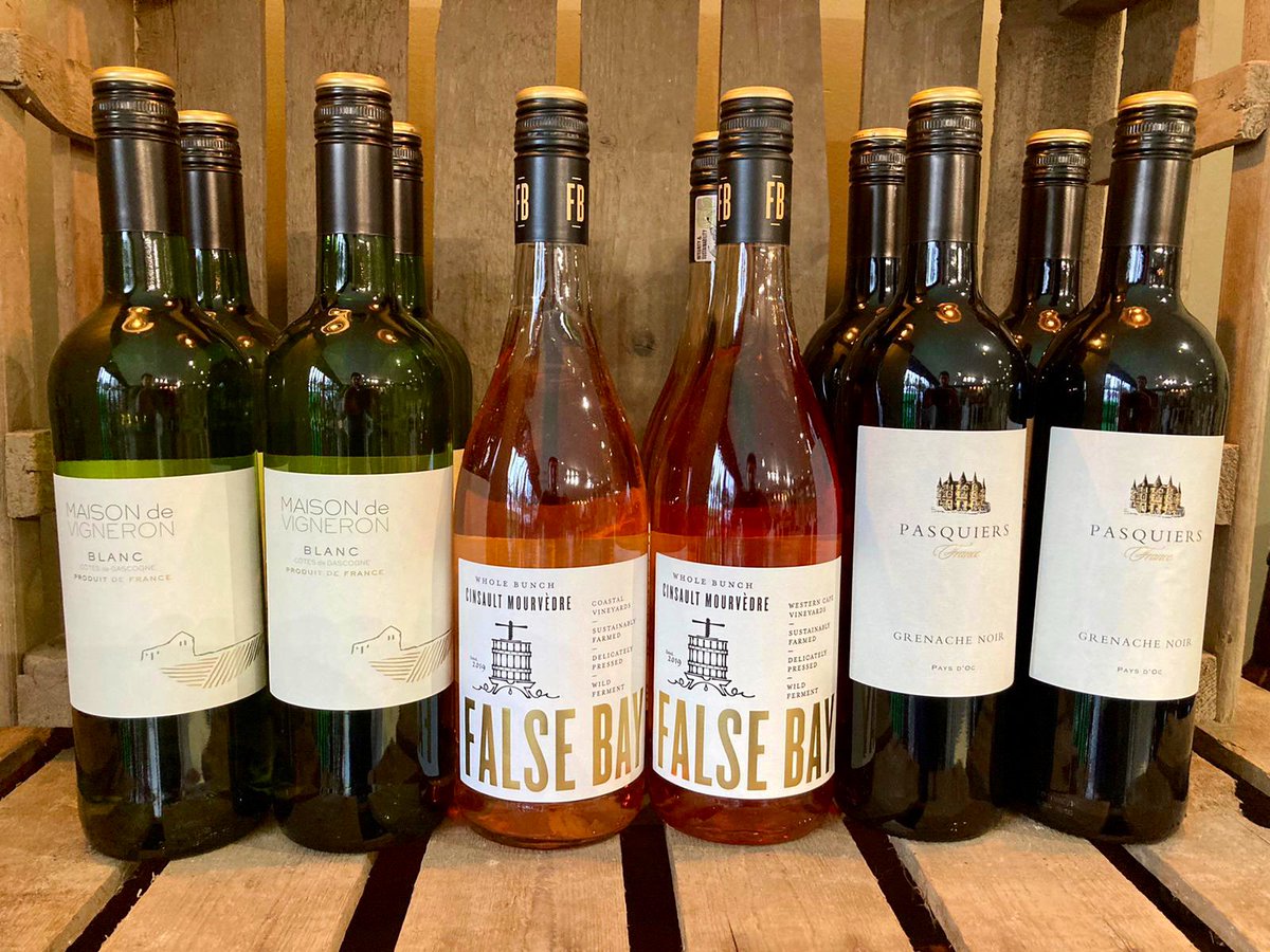 With ☀️ incoming, we’ve added a 👌🏻Rosé to mimic this weekend’s weather in our weekly special case 👉🏻False Bay Cinsault Mourvèdre Rosé 2019, Coastal Region, 🇿🇦 is pale, spicy + textural w/ summer fruits + a clean, savoury, dry finish. Explore the case 👉🏻 bit.ly/2NTOvgn