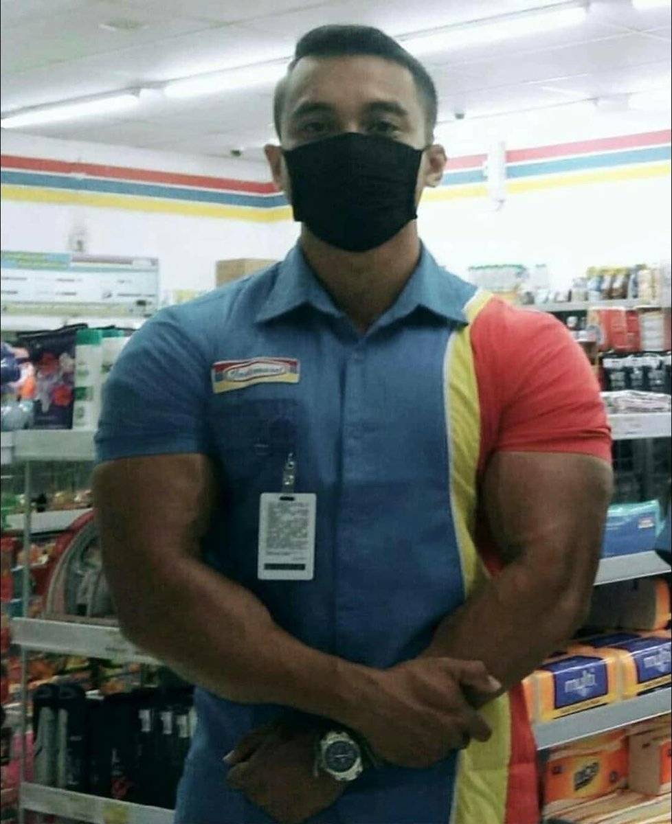 Selamat datang di Indomaret
Ada yang bisa saya banting?