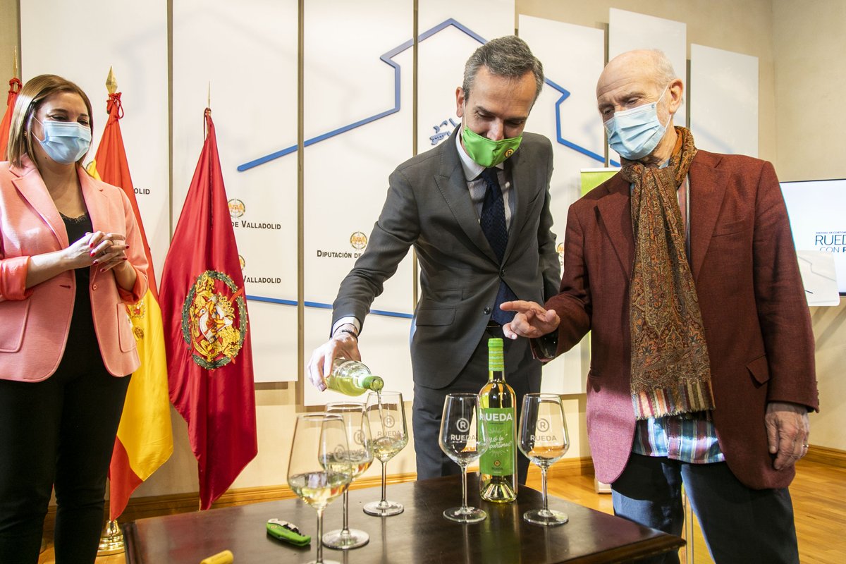 DORueda's tweet photo. El director de la @DORueda, @SantiagoMora2, el director de la @SEMINCI, Javier Angulo, y la Diputada del Servicio de Promoción Agroalimentaria y Consumo de la @Dip_Va, #InmaculadaToledano, han presentado esta mañana la sexta edición del festival de cortos @ruedaconrueda. https://t.co/R9inQPvLWb