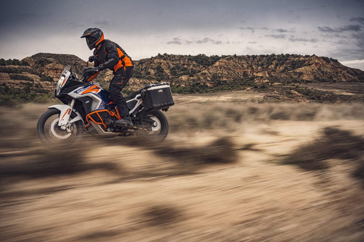 Rust_Sports's tweet photo. The new 1290 Super Adventure R KTM looks pretty tidy. Having had the previous model in 2019 the updates all make a lot of sense...  https://t.co/zy8G9Q0AGq https://t.co/i6yla8WNS8