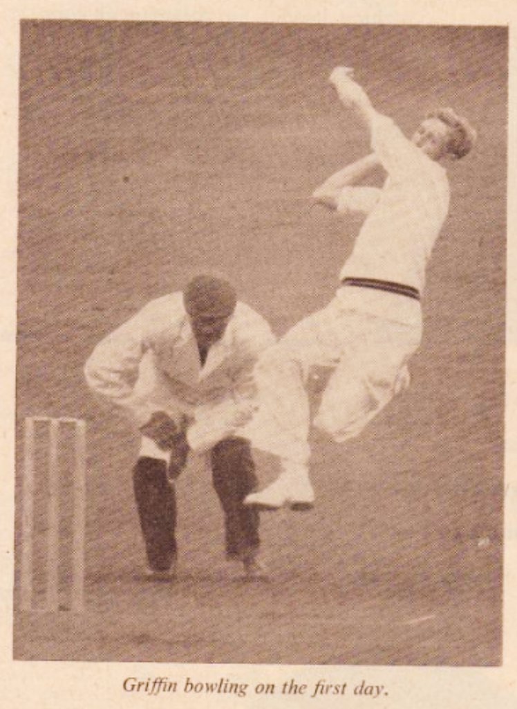 cricket_ceylon's tweet photo. Controversial bowling actions in 1960s

1) Ian Meckiff (Australia)
2) Geoff Griffin (South Africa)

Both of them were called for throwing. https://t.co/nCC1EzDSZE