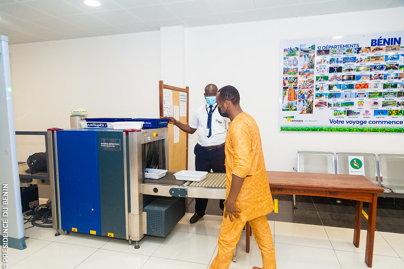 A votre prochain passage dans l’aéroport de Cotonou, n’oubliez pas de vérifier que votre commune figure en bonne place sur le « mur de la Destination Bénin » mais surtout, offrez-vous une belle photo souvenir =>
gouv.bj/actualite/1191/ 

Site web Aéroport aeroport-de-cotonou.bj