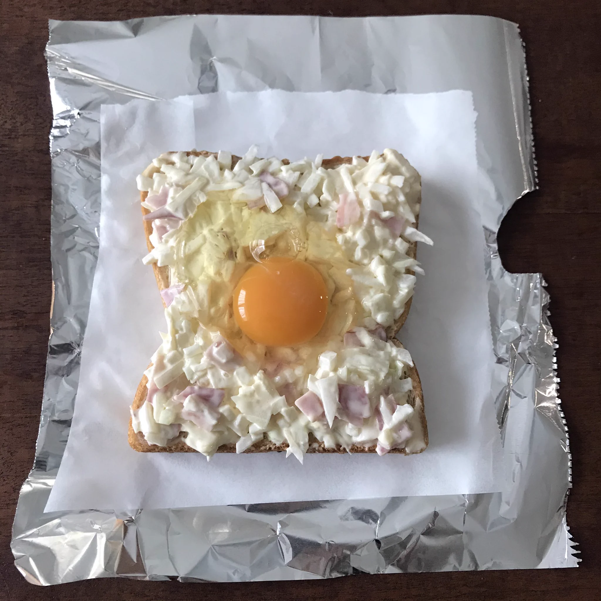 山本ゆりさん考案、12年間の食パンレシピの中でTOP5に入る逸品！新玉タルタルトーストのレシピがこちら！！