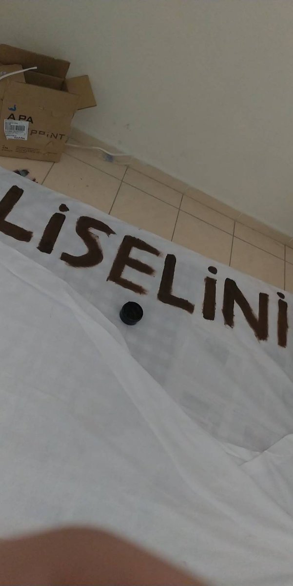 lisedayanisma1's tweet photo. Adana'da pankart çalışmamız sürüyor. Liseliler direnen işçi sınıfının yanında!
Mücadelede sokaklardan vazgeçmiyoruz!
#bundansonrasıhepimizde https://t.co/971Q5ecNej