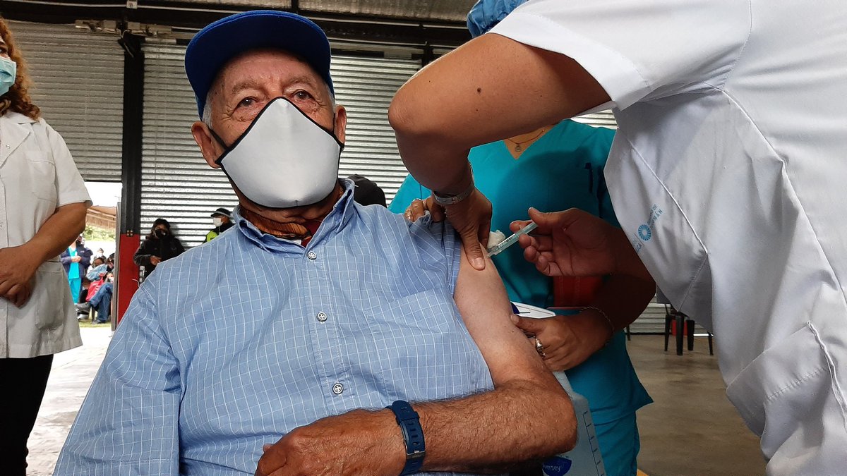 Humberto Lemme es el primer tafinisto mayor de 70 años que recibe la vacuna Covishield.