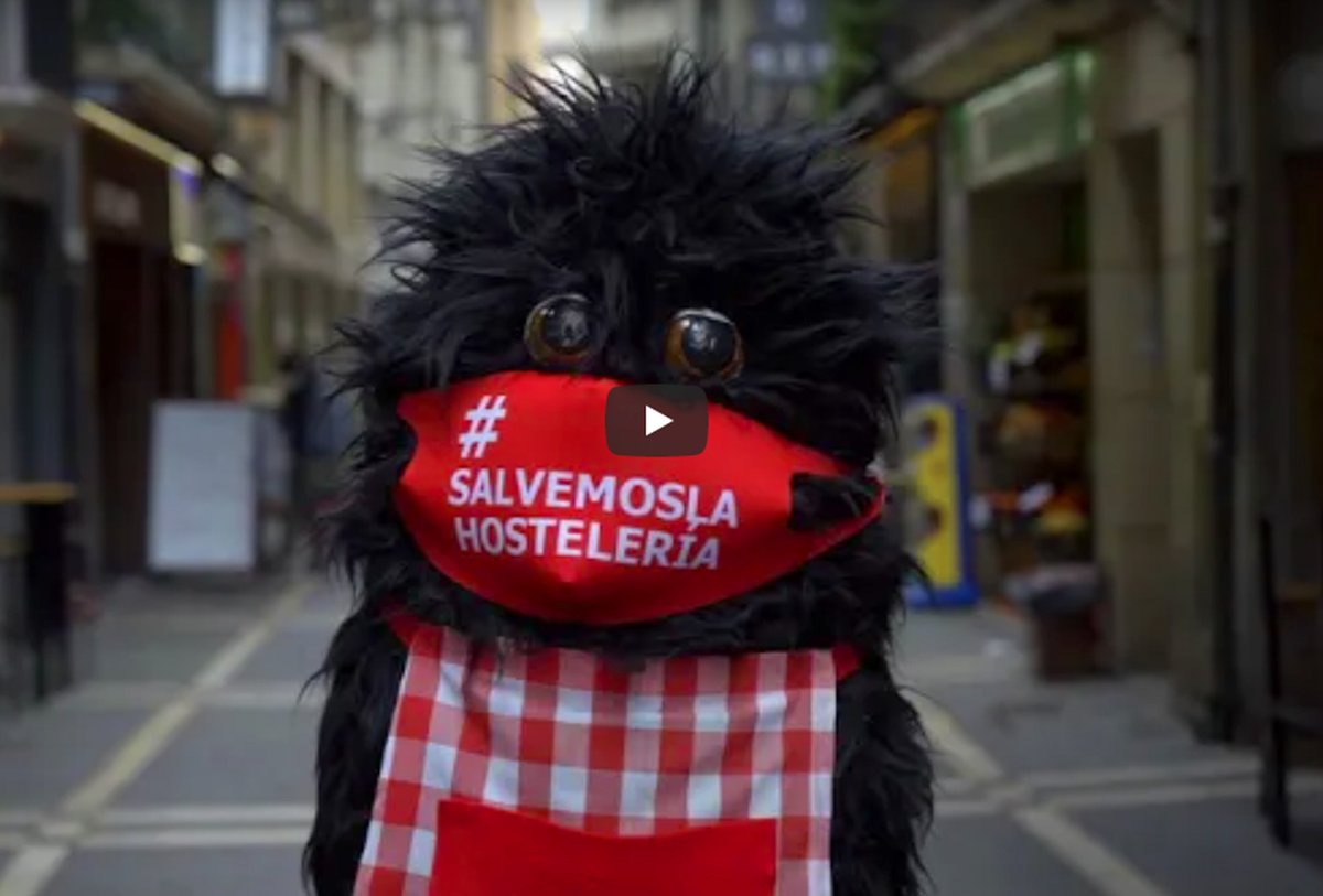 lady_moustache's tweet photo. El #vídeo se desarrolla en las distintas calles y bares del #cascoAntiguo de #Pamplona, y tiene como protagonista a #Lamio, más conocido como “el duende del bienestar” de los #HotelesRurales de #Navarra. Podéis informaros más sobre ellos en https://t.co/X8udEHT3IX. https://t.co/Eh4t1jLKPq
