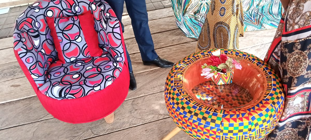 RolandeNgo's tweet image. Félicitations et encouragements à Mme Lynda GANSOP promotrice des entreprises Gans Design c'est époustouflant ce qu'elle fait des pneus usés #madeincameroon @actucameroun @FelixNyeck @Pcrn_Officiel