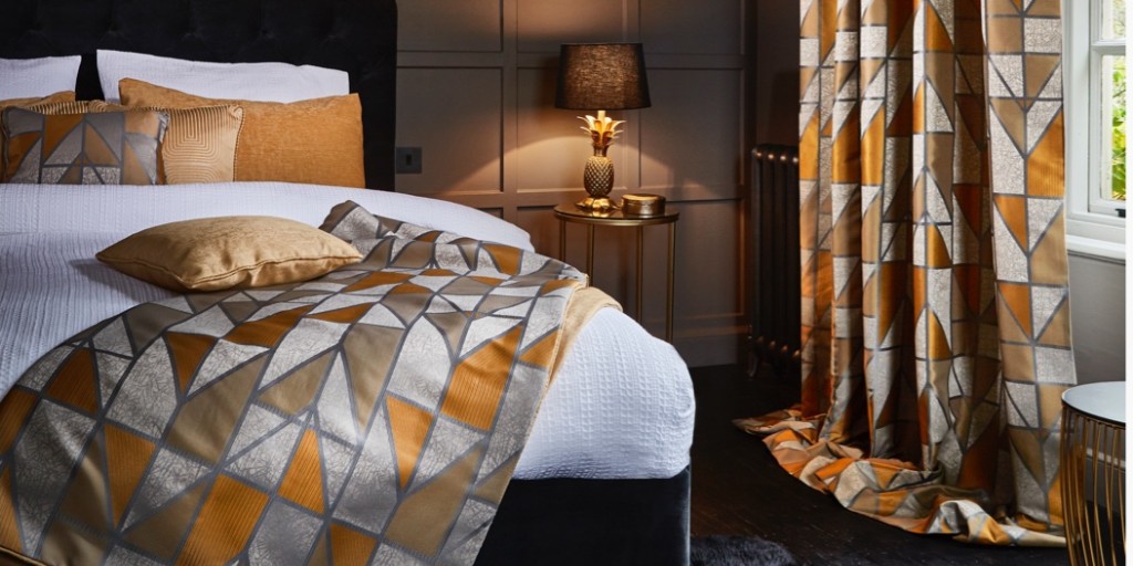 BarnesBlinds's tweet photo. As we long for holidays, hotel inspired spaces are fast becoming the trend. 🏙️

Transform your home into a space worthy of a 5* rating with luxurious soft furnishings. ⭐

Embrace a sophisticated palette of navy tones paired with golden accents to get an opulent hotel look. 😍 https://t.co/1abD5oTpDC
