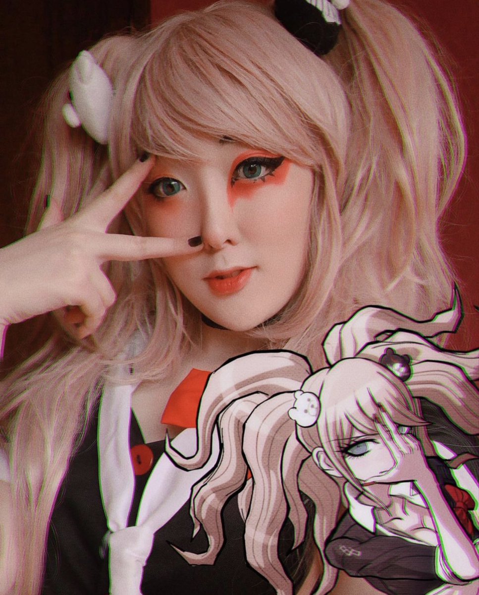 Is it wrong for me to think that only people who have seen Danganronpa  (game or anime) or know what Junko is about should be able to Junko pose? I  just think