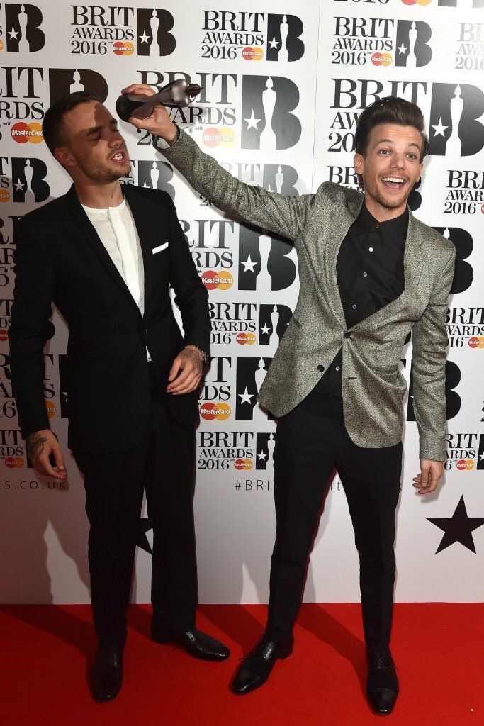 tomlinsun_28's tweet image. so you are telling me that it’s been five year since louis and liam went to the brit awards together
