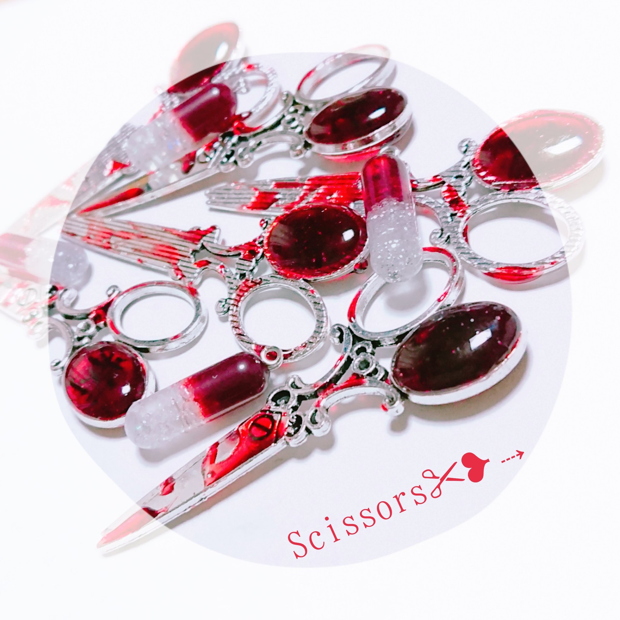 影音 Nis 素敵なタグがあったので いつか超つよつよ作家になるので今のうちに推しませんか ハンドメイド ゆめ かわいい メンヘラ 病みかわいい ゴシック ロリータ カプセル 薬 はさみ ビジュー 十字架 ハート 注射器 T Co