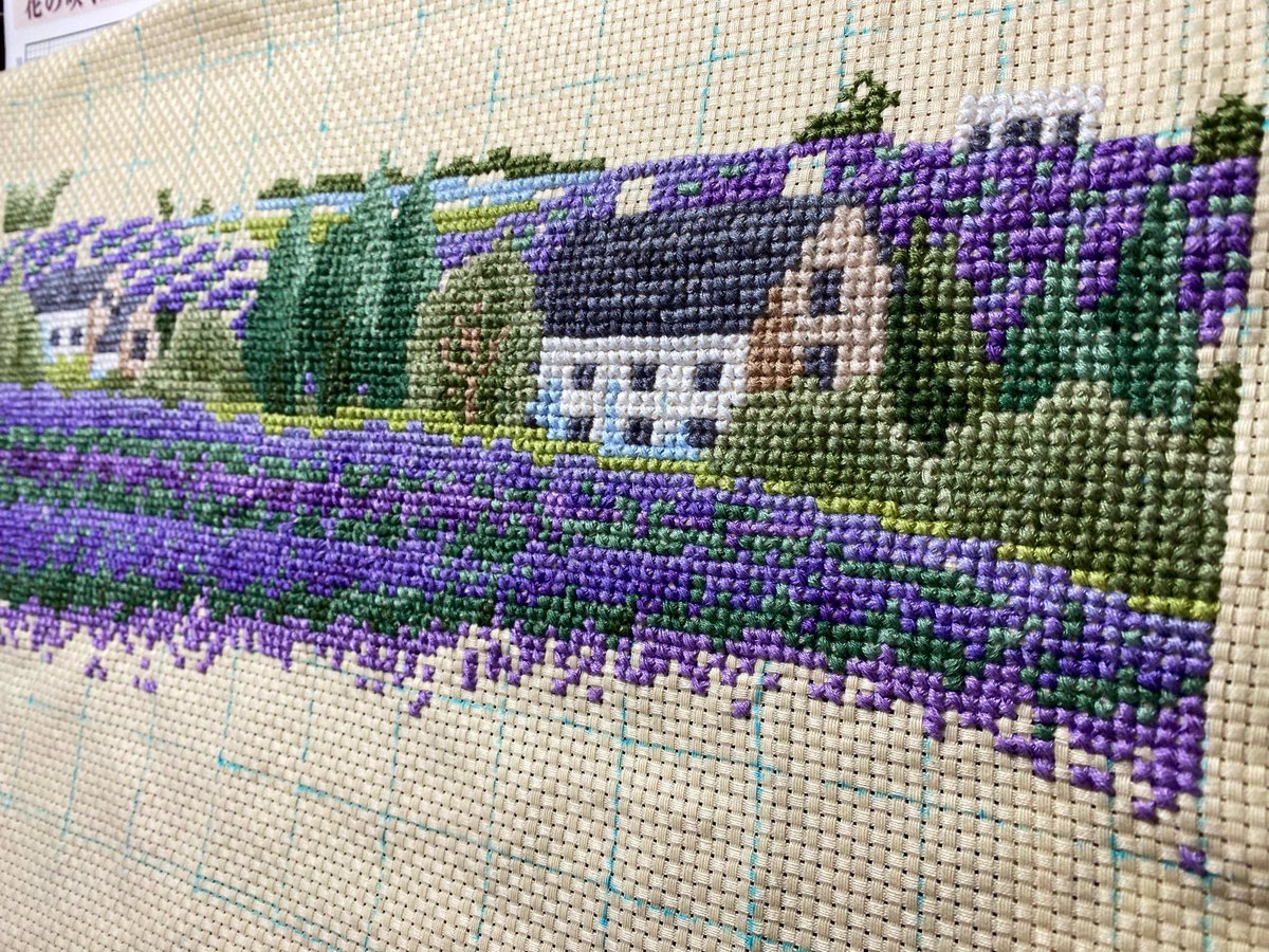 ささこ 今日は家の裏のラベンダー畑が進みました クロスステッチ