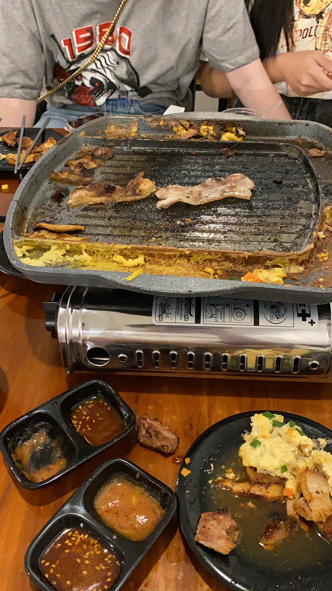 savemenakasis's tweet photo. ให้ผมจ่ายเงินเถอะ 🥲🥲🥲 #เราชนะ https://t.co/zFlWRfLexf
