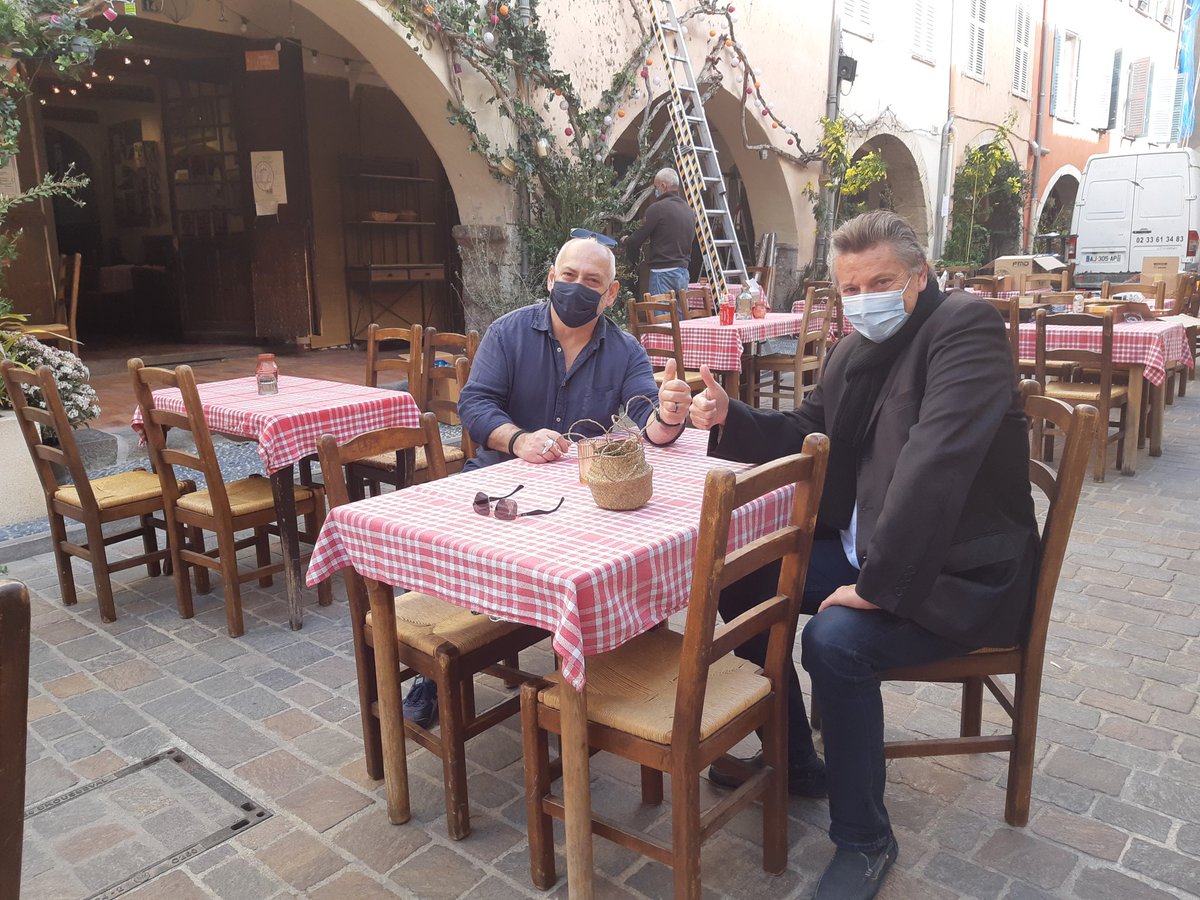 Silence, on tourne !
Tournage du film Crime à Biot, c’est parti !
Les décors se mettent en place pour un tournage jusqu’au 26 mars prochain.  
A découvrir absolument sur France 3 dès la fin d’année.