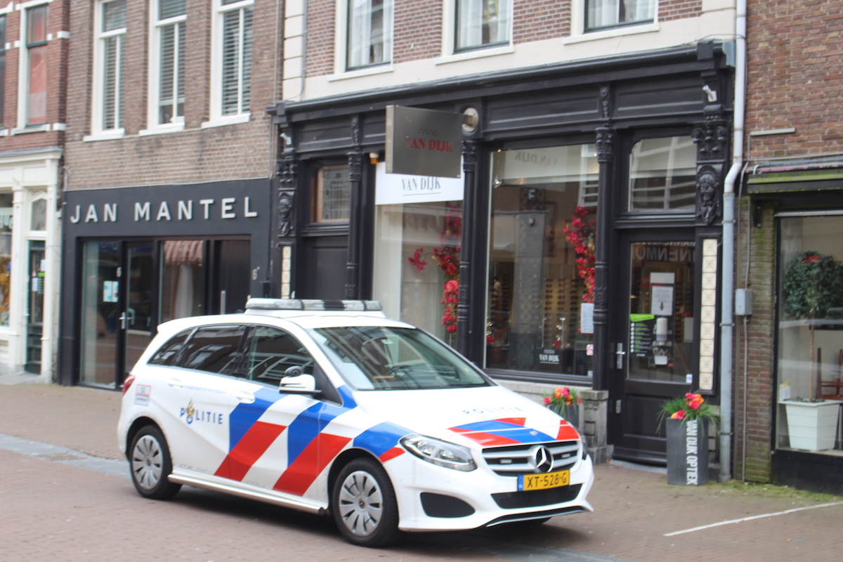 Brutale diefstal bij Van Dijk Optiek in de Dubbele Buurt..