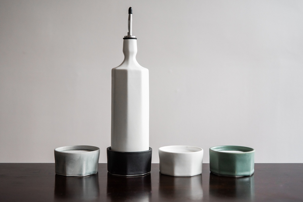 thebrightangle's tweet image. We've been matching our salt cellars with the same color elixir bottle as a lid, but nothing says you have to stick to convention!

l8r.it/uAgd