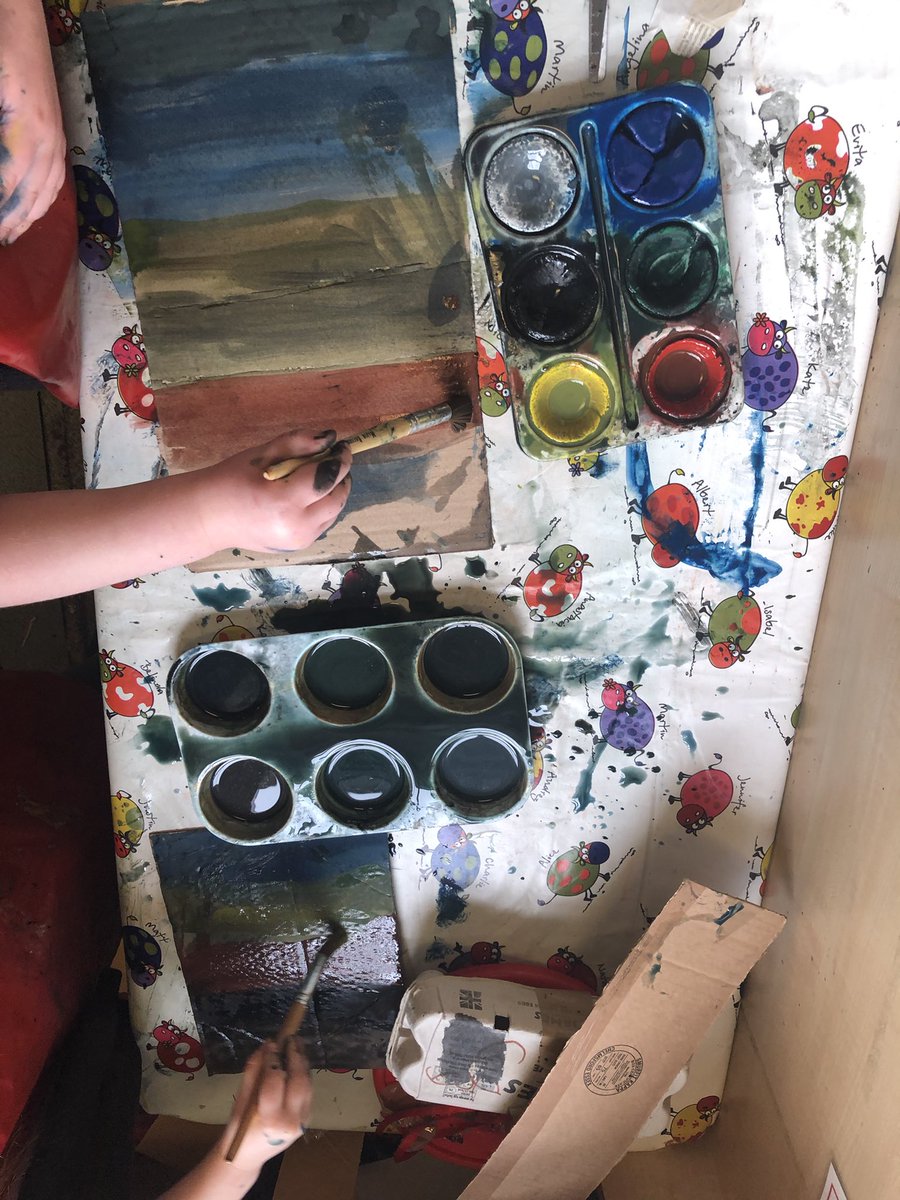 LaceyfieldsRec's tweet image. Some great creative work in Early Years today! Creating different tones and using different materials.