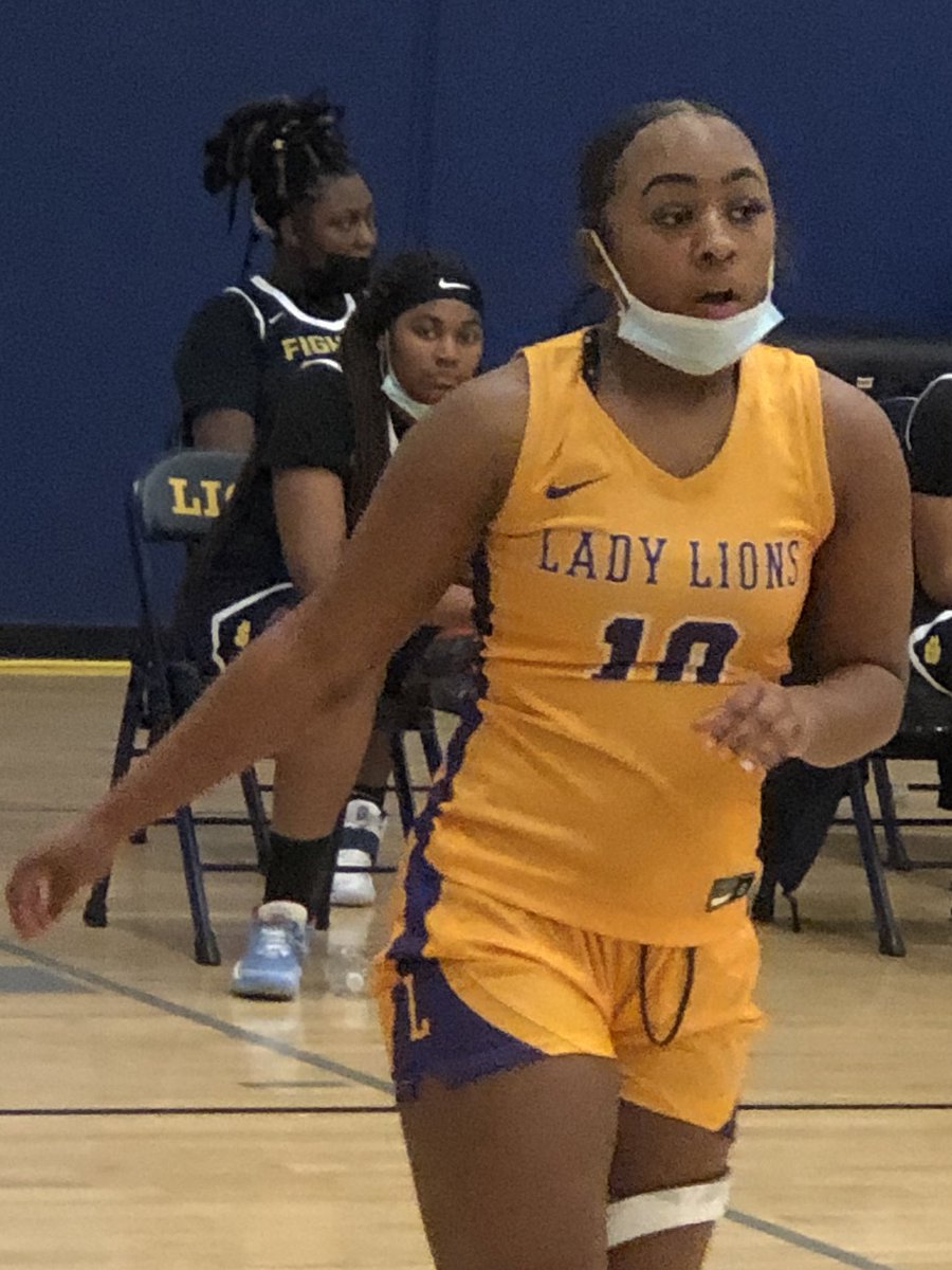 #MMBR🚨IE National Championship 
<a href="/InsiderExposure/">InsiderExposure</a>  <a href="/coachkent02/">#alwaysinthegym</a> 

📈5 G Recruit: Sandajah Vance G 2021 <a href="/Sandajah1/">itssdajahh 🫶🏽</a> 

📶She is a complete player, solid on both ends, absorbing contact on drives with finishes is a regular 🏀

@GbellMMBR <a href="/CoachGarrisjr/">CoachG</a> <a href="/BballMedicine/">Basketballmedicine</a> <a href="/girls_legacy/">Legacy Girls BBall</a>