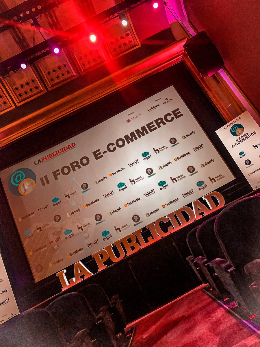 Desde Callao estamos en directo en el I #Foroecommerce. Ahora con @performics_es en el escenario!! No te lo pierdas