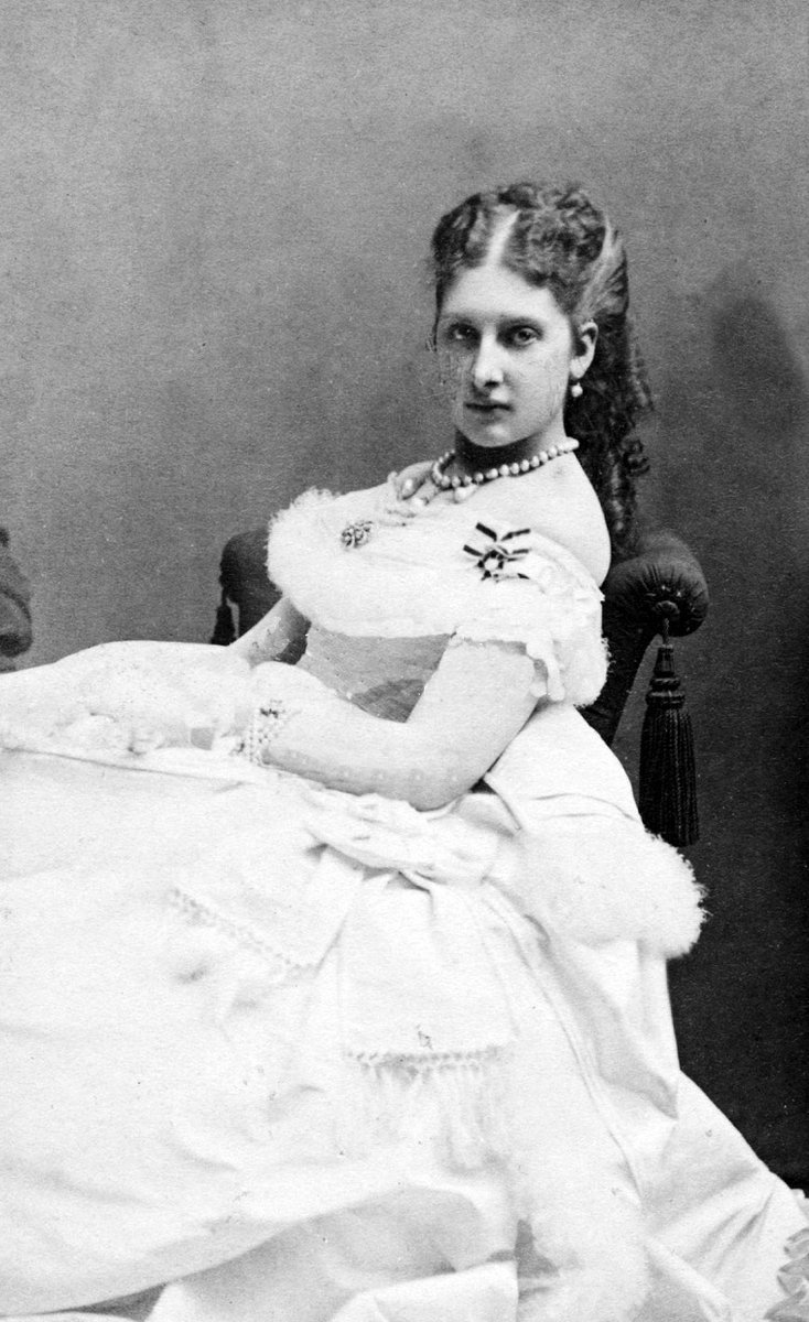 OldPortraiture's tweet photo. Born #OnThisDay in 1845: Infanta #AntóniaofPortugal (1845-1913), Princess of #Hohenzollern-Sigmaringen, daughter of Queen #MariaII
Photographic portrait by Heinrich Graf, ca. 1870
#Braganza https://t.co/gX9MoORFxi