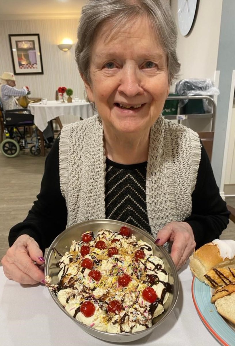 careuk's tweet image. Dining through the decades – #Ware care home takes a trip down memory lane. Residents at Snowdrop House enjoyed taking part in a #reminiscence session about their favourite food memories while team members wore in retro fancy dress. ow.ly/TZGh50Dxy3B

#FoodforThough #WeCare