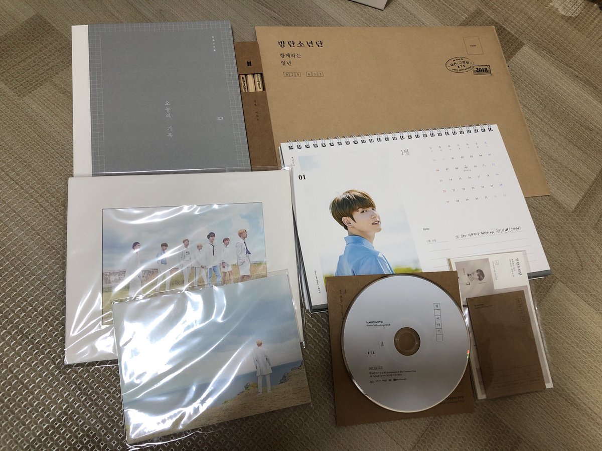 moon_light_124's tweet photo. 방탄 2018 시그 풀셋 2.5에 양도합니다
개봉만 하고 그대로 보관해놔서 깨끗해요!
택배비 +0.4

ㅅㅊㅇ) 방탄 굿즈 방탄소년단 BTS 디비디 DVD 매직샵 윙파 럽셀 윙즈 스픽 맵솔 메모리즈 썸패 시그 웸블리 머스터 콘서트 팬미팅 포카 프포 피켓 남준 석진 윤기 호석 지민 태형 정국 https://t.co/dy5XVk77ys