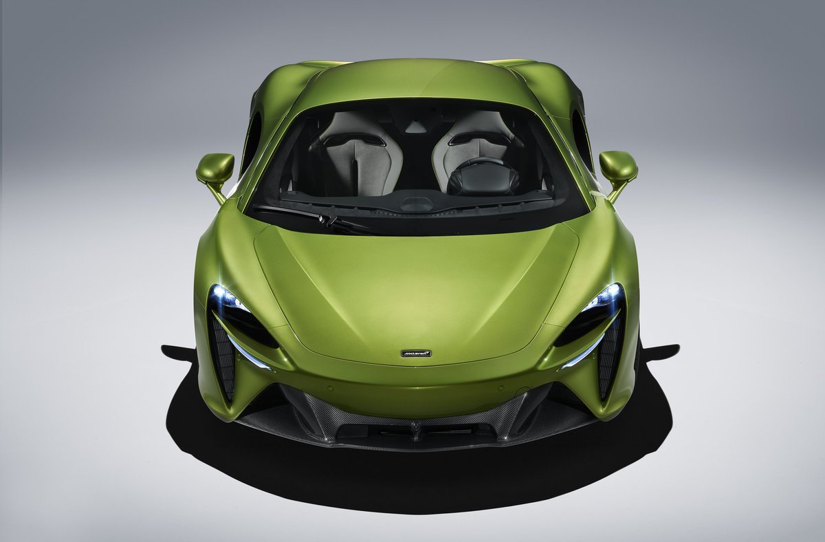 gmancarreviews's tweet photo. McLaren just unveiled the beautiful Artura with an all-new hybrid powertrain.

It consists of a 3.0-litre twin-turbo V6 with an electric motor producing 671 hp (500 kW) &amp; 720 Nm. 0-100 km/h in 3.0 seconds, 0-200 km/h in 8.3 seconds and the top speed is 330 km/h. Thoughts? #GCR https://t.co/ydK3hqZanQ