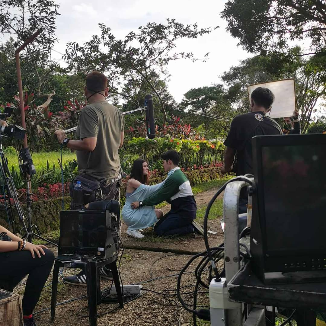 JRBcreativeprod's tweet photo. Look: BTS photos of the #ASIAAHeartbreakingTruth tonight! 💛 #KiRae #AngSaIyoAyAkin #JRBCreativeProduction https://t.co/qfrdFZYe3P