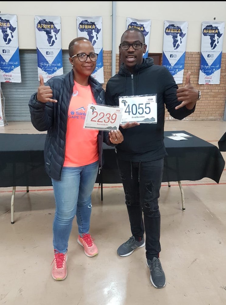 Registration and number collection happens. Issa vibe and I’m like yeah. This is gonna be fun (When has running a marathon ever been fun )