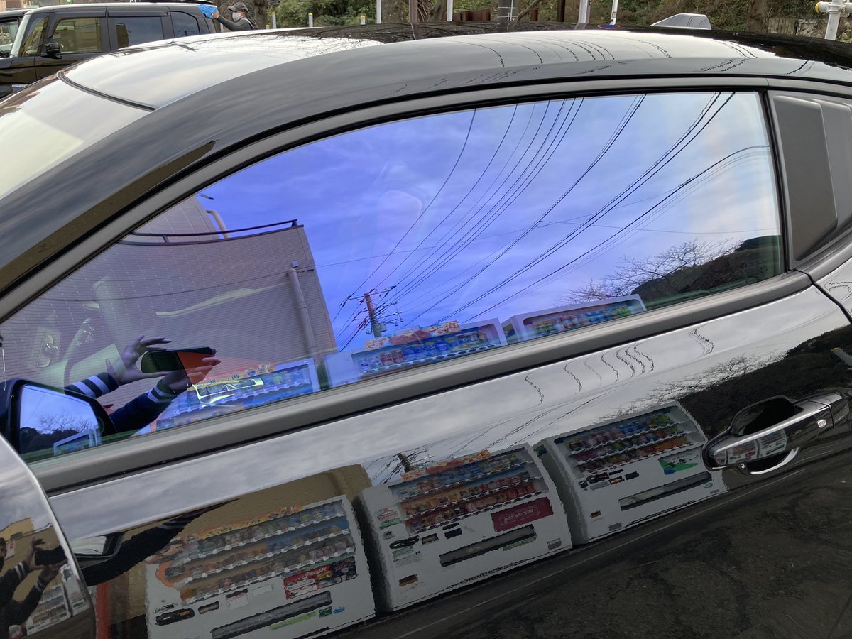 Mmk49Y's tweet photo. ディーラーに半年点検持っていってら透過率ぜんぜん足らなく入庫拒否られたw https://t.co/XAdxhz6CwH
