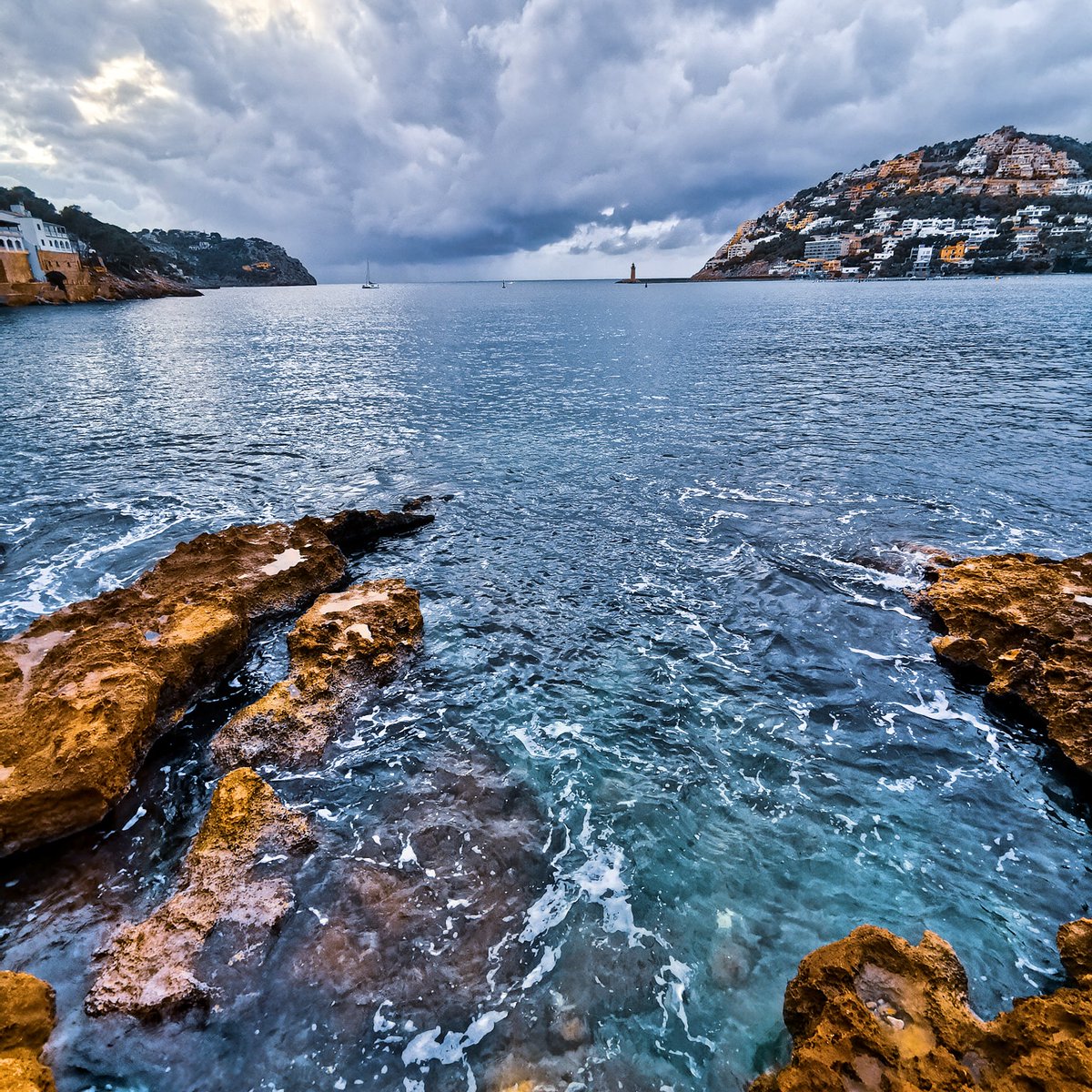Horizonte24's tweet photo. Buenos días twitterquines! Es que nada más levantarme me viene a la cabeza las playas de Mallorca que he descubierto el ultimo año y  creíamos que las conocíamos todas. Jejeje Noooo.
Qué  playa de Mallorca  que has descubierto  el ultimo año? https://t.co/JZjkwYoYLR