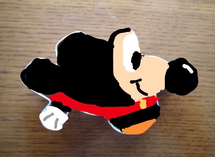 ディズニーに詳しい方 助けてください このクッキー型 何ですか Twitterのチカラで謎の抜き型の正体が判明 Togetter