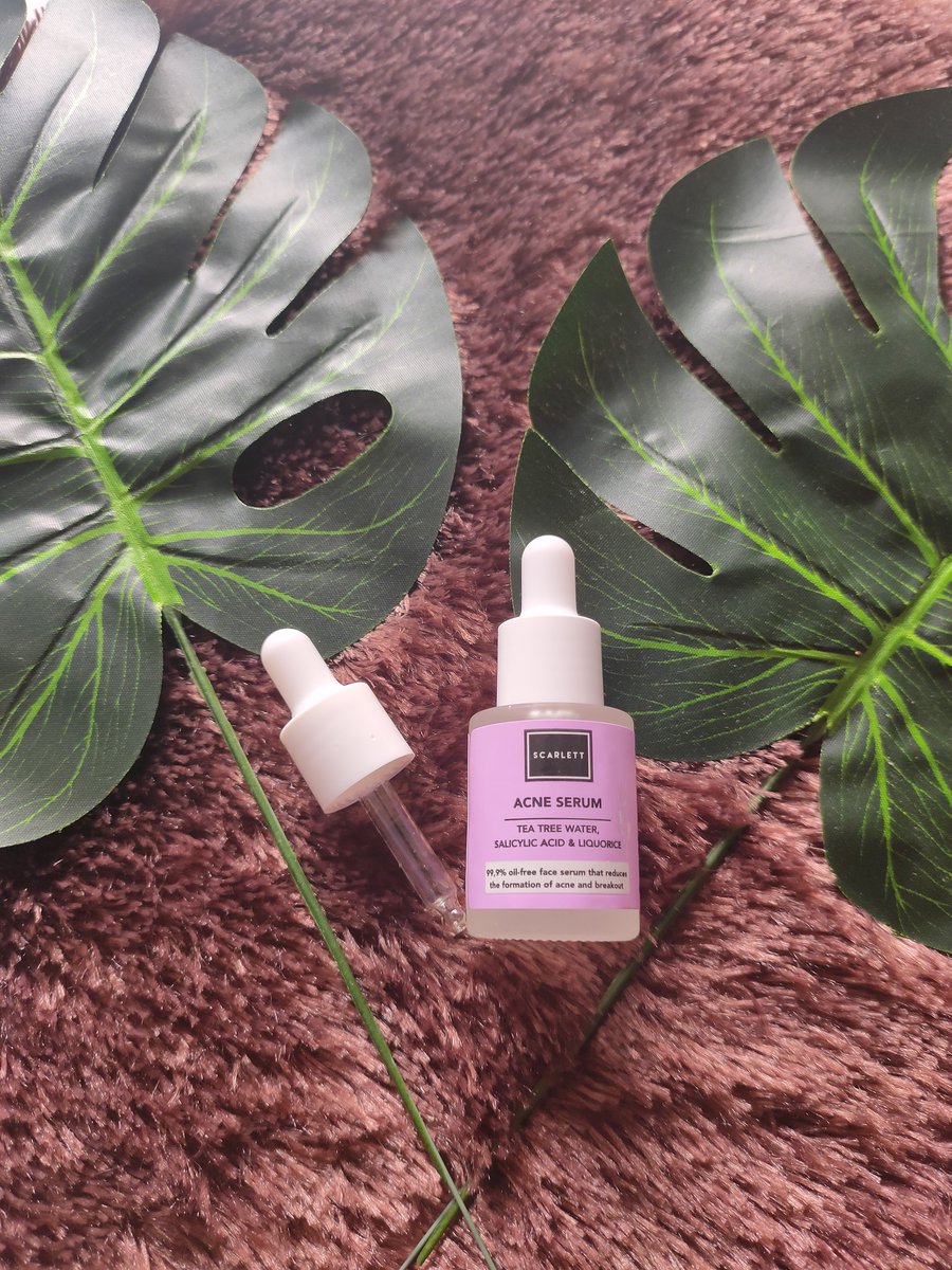 1. Scarlett Acne SerumDengan kandungan Tea Tree Leaf Water, Salicylic Acid, Jeju Centella Asiatica, Liquorice Extract dan Vitamin C. Jadi serum ini bukan cuma buat ngobatin jerawat doang, tapi juga bisa ngebantu menutrisi dan menyamarkan bekas jerawat kita loh guys.